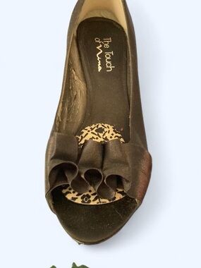 The touch of Nina black satin texture ruffle bow heels 9 1/2